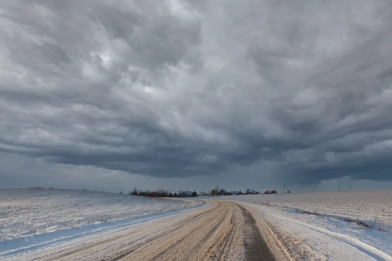 How to Avoid Multi-Vehicle Pileups During Bad Weather